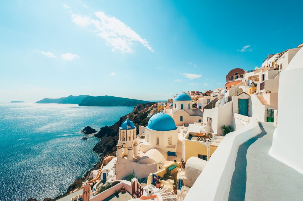 Imagem Oia Santorini. Veja nossas dicas de como chegar na Grécia com milhas aéreas.