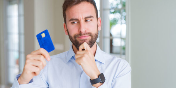 Cartão de débito: Veja porque você deve parar de usar agora mesmo